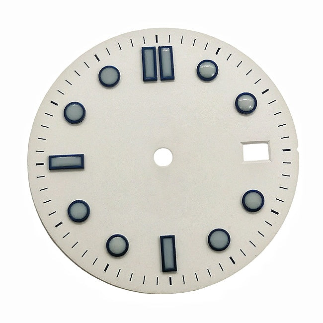 White vintage-style diving dial with baton hour markers.